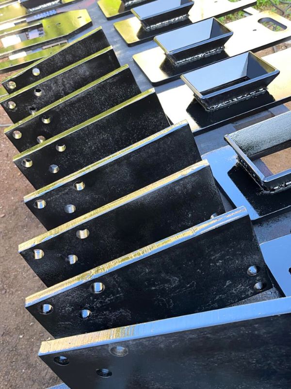 Adaptación de cajoneras para máquinas incadoras de placas solares